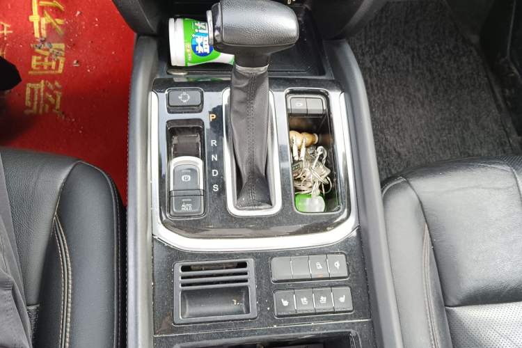 Used GAC Trumpchi GS8 2017 320T Two-Wheel Drive Luxury Smart Connectivity Version (7 Seats) Gear Lever