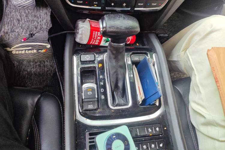 Used GAC Trumpchi GS8 2017 320T Two-Wheel Drive Luxury Smart Connectivity Version (7 Seats) Gear Lever