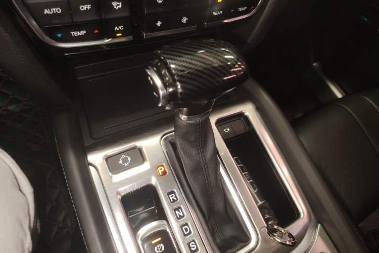 Used GAC Trumpchi GS8 2017 320T Two-Wheel Drive Luxury Smart Connectivity Version (7 Seats) Gear Lever