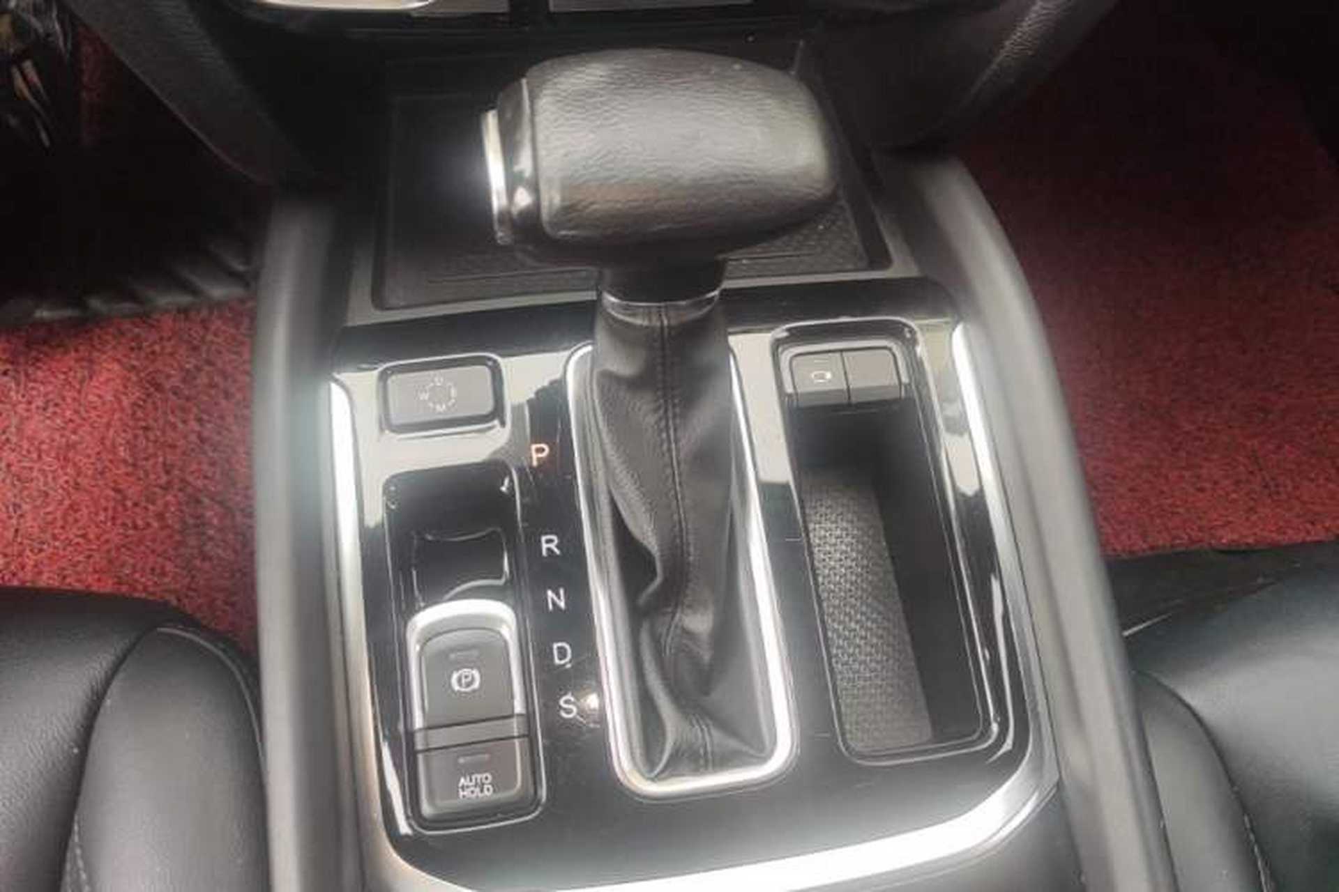 Used GAC Trumpchi GS8 2017 320T Two-Wheel Drive Luxury Smart Connectivity Version (7 Seats) Gear Lever