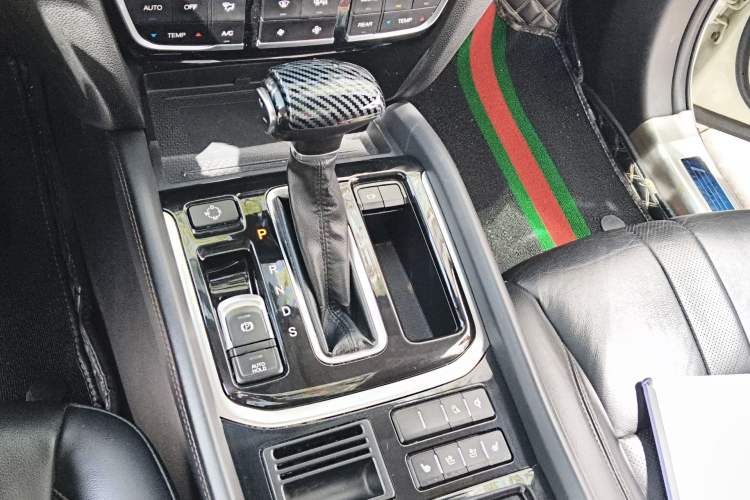 Used GAC Trumpchi GS8 2017 320T Two-Wheel Drive Luxury Smart Connectivity Version (7 Seats) Gear Lever