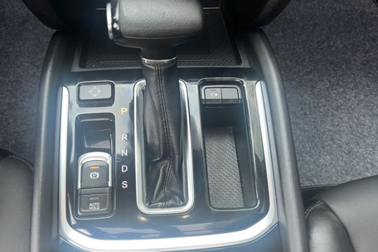 Used GAC Trumpchi GS8 2017 320T Two-Wheel Drive Luxury Smart Connectivity Version (7 Seats) Gear Lever