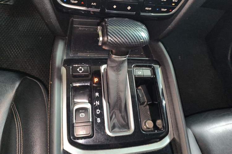 Used GAC Trumpchi GS8 2017 320T Two-Wheel Drive Luxury Smart Connectivity Version (7 Seats) Gear Lever
