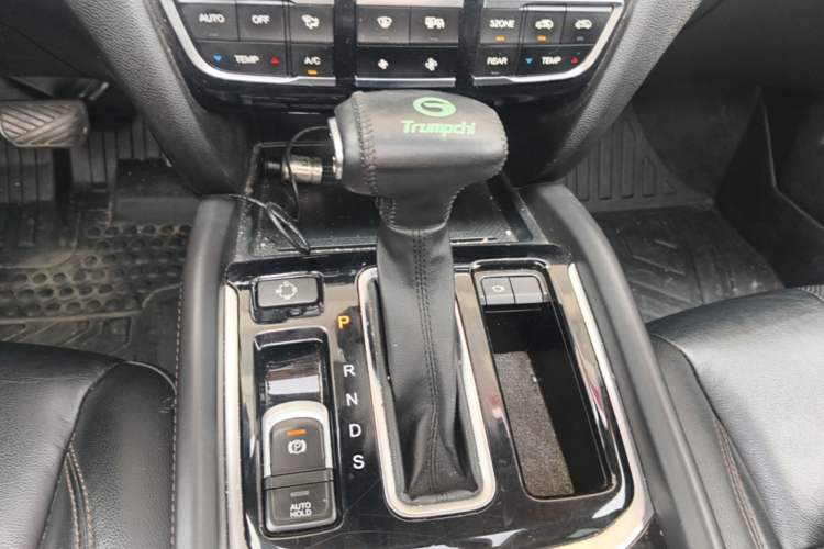 Used GAC Trumpchi GS8 2017 320T Two-Wheel Drive Luxury Smart Connectivity Version (7 Seats) Gear Lever