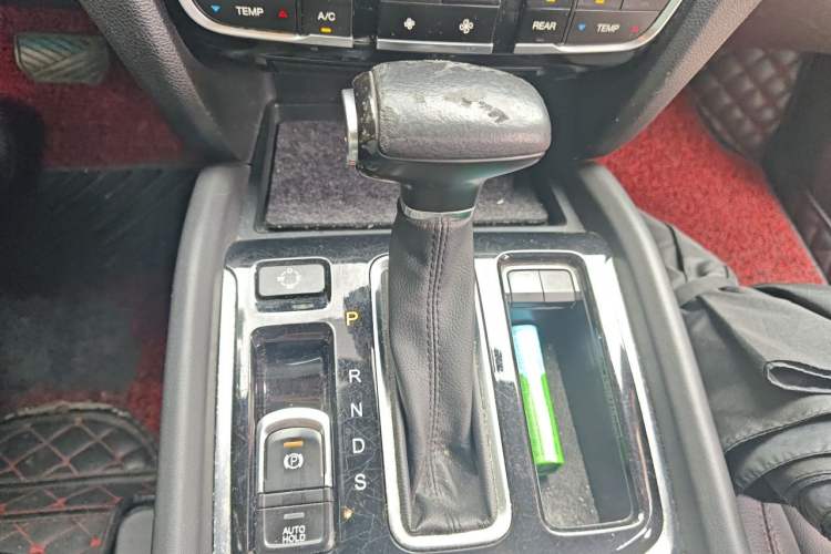 Used GAC Trumpchi GS8 2017 320T Four-Wheel Drive Luxury Smart Connectivity Version (7 Seats) Gear Lever