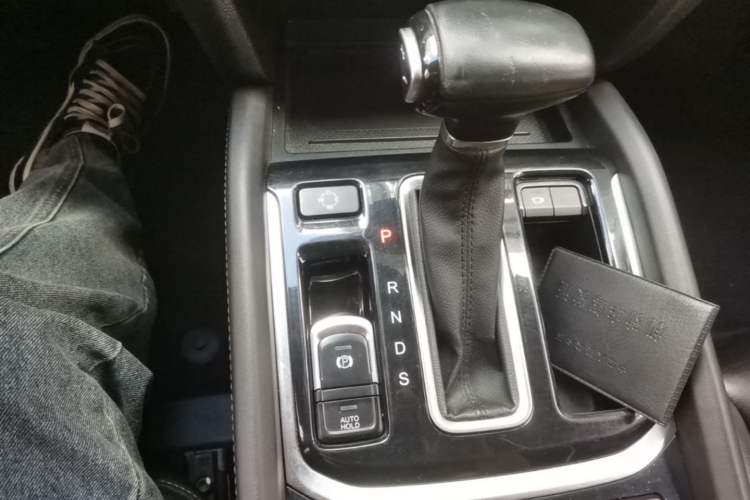 Used GAC Trumpchi GS8 2017 320T Two-Wheel Drive Luxury Smart Connectivity Version (7 Seats) Gear Lever