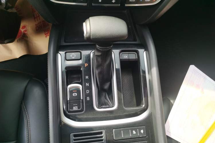 Used GAC Trumpchi GS8 2017 320T Two-Wheel Drive Luxury Smart Connectivity Version (7 Seats) Gear Lever