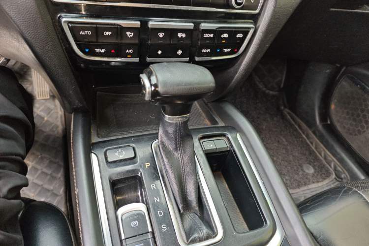 Used GAC Trumpchi GS8 2017 320T Four-Wheel Drive Supreme Edition (7-seater) Gear Lever