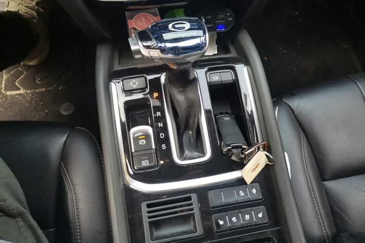 Used GAC Trumpchi GS8 2017 320T Two-Wheel Drive Luxury Smart Connectivity Version (7 Seats) Gear Lever