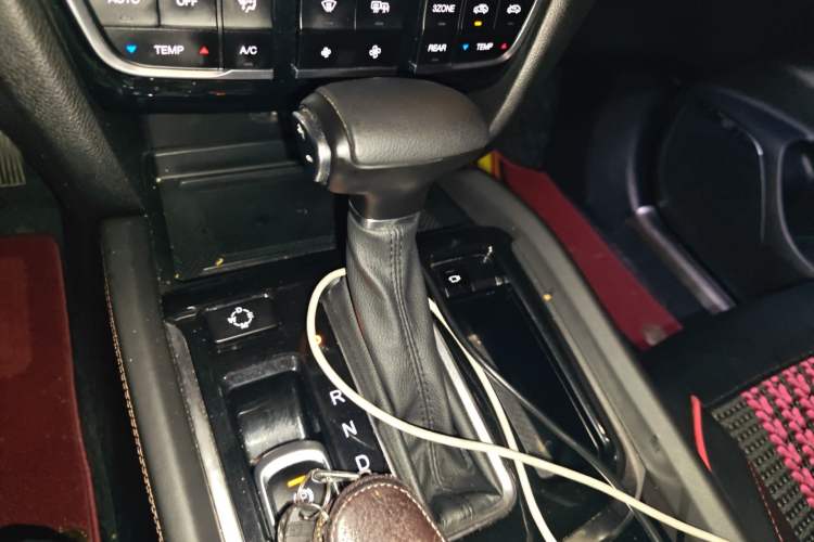 Used GAC Trumpchi GS8 2017 320T Four-Wheel Drive Luxury Smart Connectivity Version (7 Seats) Gear Lever