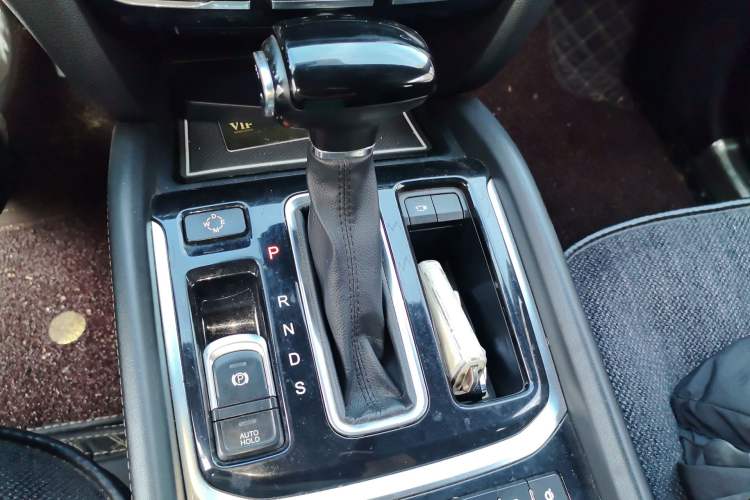 Used GAC Trumpchi GS8 2017 320T Four-Wheel Drive Luxury Smart Connectivity Version (7 Seats) Gear Lever