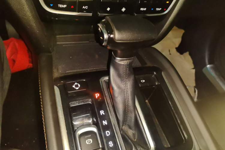 Used GAC Trumpchi GS8 2017 320T Two-Wheel Drive Prestige Version (7 Seats) Gear Lever