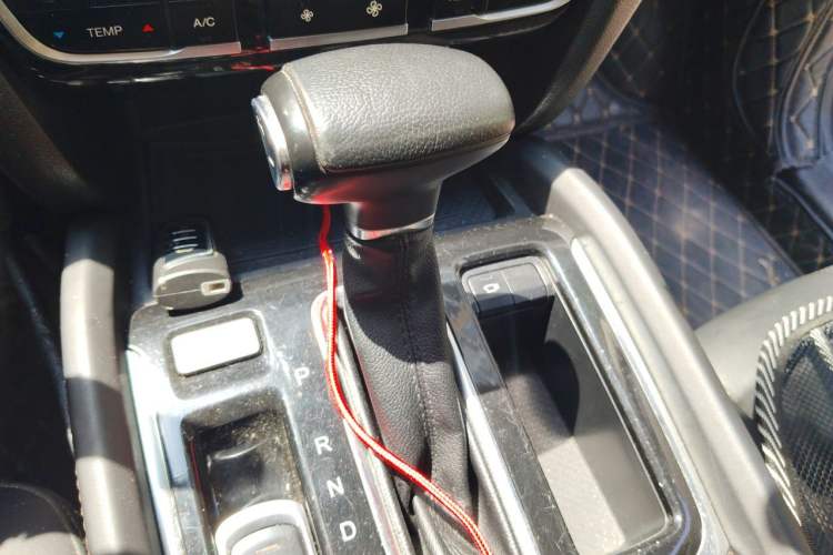 Used GAC Trumpchi GS8 2017 320T Two-Wheel Drive Luxury Smart Connectivity Version (7 Seats) Gear Lever