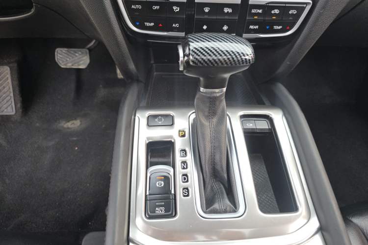 Used GAC Trumpchi GS8 2017 320T Two-Wheel Drive Luxury Smart Connectivity Version (7 Seats) Gear Lever
