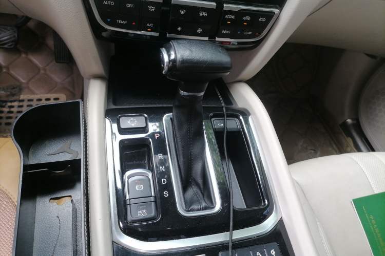 Used GAC Trumpchi GS8 2017 320T Two-Wheel Drive Luxury Smart Connectivity Version (7 Seats) Gear Lever