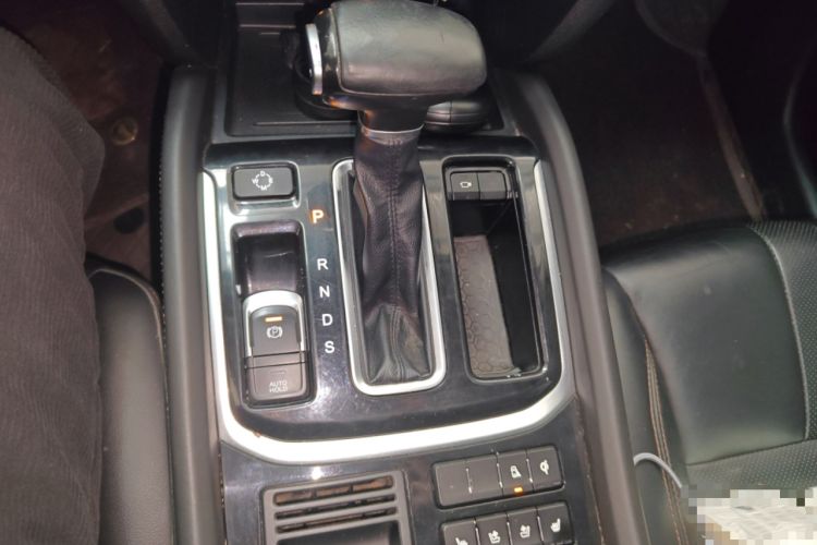 Used GAC Trumpchi GS8 2017 320T Two-Wheel Drive Luxury Smart Connectivity Version (7 Seats) Gear Lever