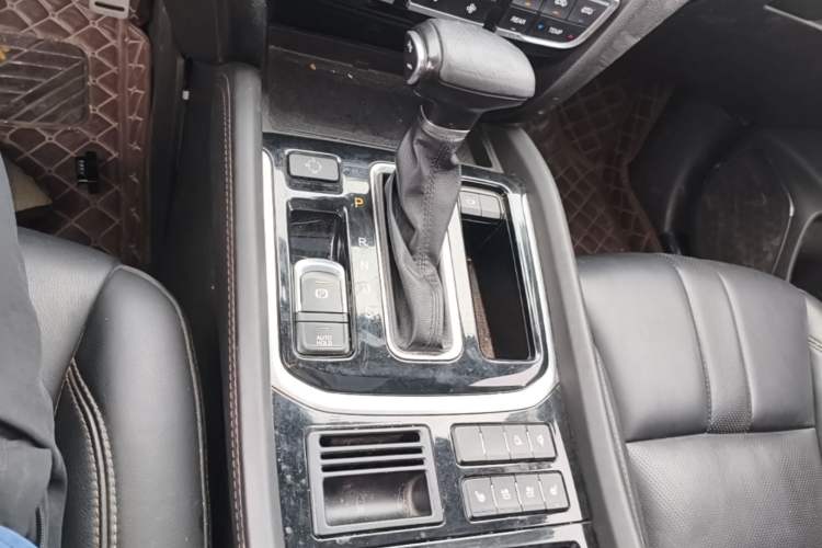 Used GAC Trumpchi GS8 2017 320T Two-Wheel Drive Luxury Smart Connectivity Version (7 Seats) Gear Lever