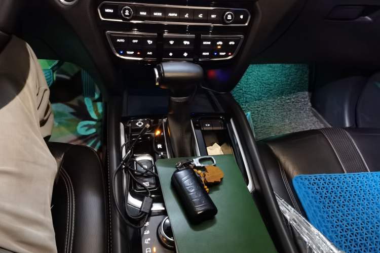 Used GAC Trumpchi GS8 2017 320T Four-Wheel Drive Luxury Smart Connectivity Version (7 Seats) Gear Lever