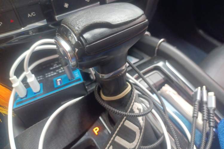 Used GAC Trumpchi GS8 2017 320T Two-Wheel Drive Luxury Smart Connectivity Version (7 Seats) Gear Lever