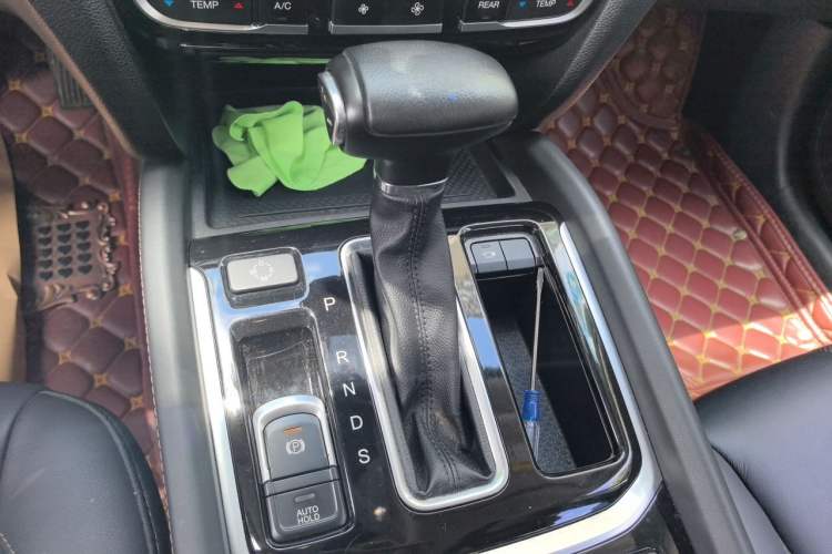 Used GAC Trumpchi GS8 2017 320T Two-Wheel Drive Luxury Smart Connectivity Version (7 Seats) Gear Lever