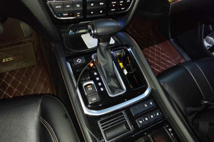 Used GAC Trumpchi GS8 2017 320T Two-Wheel Drive Luxury Smart Connectivity Version (7 Seats) Gear Lever