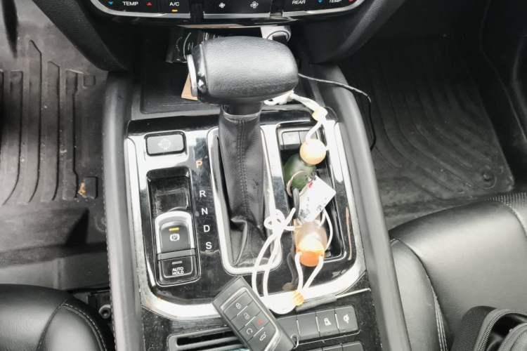 Used GAC Trumpchi GS8 2017 320T Two-Wheel Drive Luxury Smart Connectivity Version (7 Seats) Gear Lever