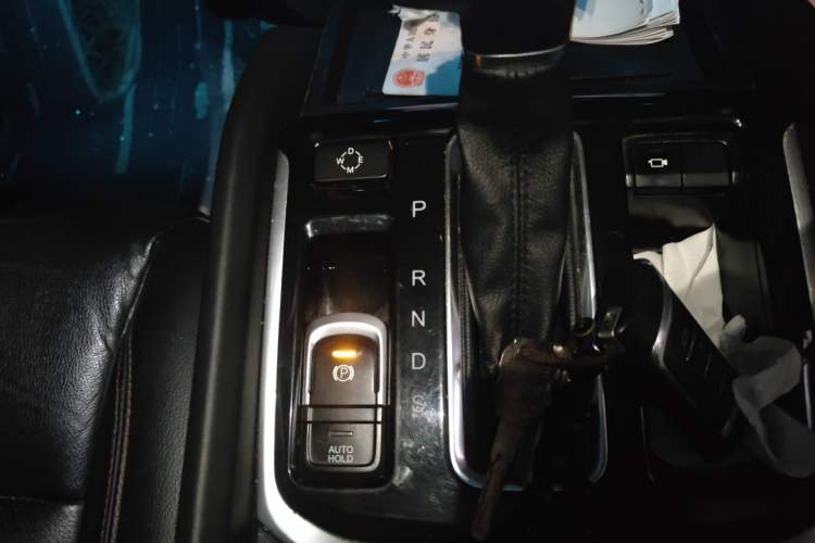 Used GAC Trumpchi GS8 2017 320T Two-Wheel Drive Luxury Smart Connectivity Version (7 Seats) Gear Lever