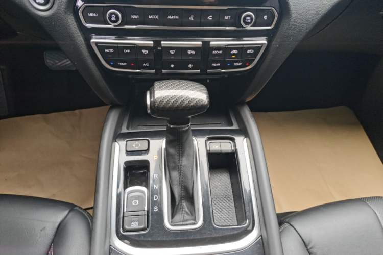 Used GAC Trumpchi GS8 2017 320T Two-Wheel Drive Luxury Smart Connectivity Version (7 Seats) Gear Lever
