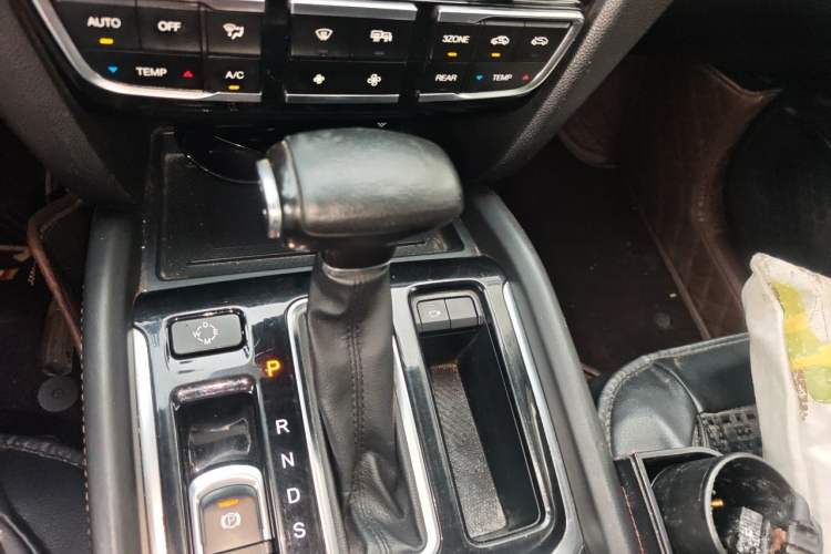 Used GAC Trumpchi GS8 2017 320T Two-Wheel Drive Luxury Smart Connectivity Version (7 Seats) Gear Lever