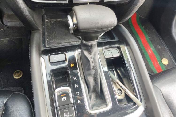 Used GAC Trumpchi GS8 2017 320T Two-Wheel Drive Luxury Smart Connectivity Version (7 Seats) Gear Lever