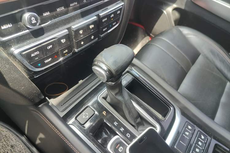Used GAC Trumpchi GS8 2017 320T Two-Wheel Drive Luxury Smart Connectivity Version (7 Seats) Gear Lever