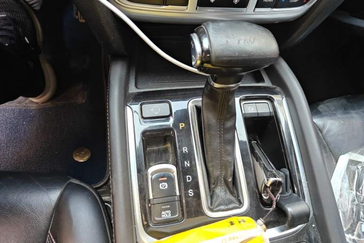 Used GAC Trumpchi GS8 2017 320T Two-Wheel Drive Luxury Smart Connectivity Version (7 Seats) Gear Lever