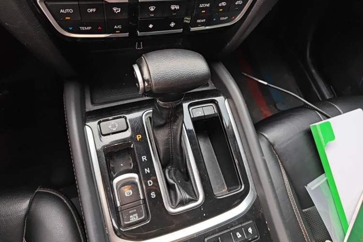 Used GAC Trumpchi GS8 2017 320T Two-Wheel Drive Luxury Smart Connectivity Version (7 Seats) Gear Lever