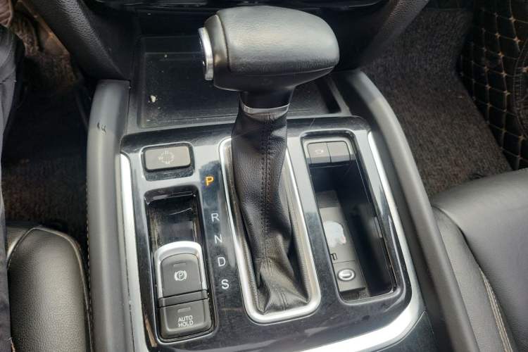 Used GAC Trumpchi GS8 2017 320T Two-Wheel Drive Luxury Smart Connectivity Version (7 Seats) Gear Lever