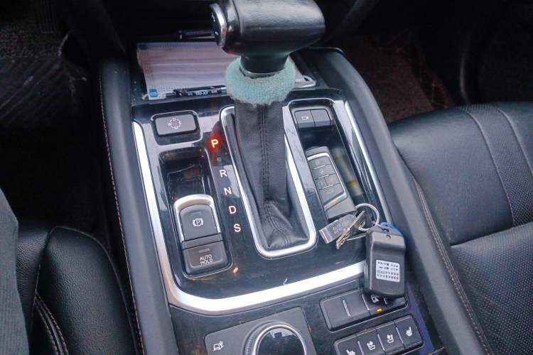 Used GAC Trumpchi GS8 2017 320T Four-Wheel Drive Luxury Smart Connectivity Version (7 Seats) Gear Lever