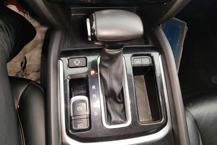 Used GAC Trumpchi GS8 2017 320T Two-Wheel Drive Luxury Smart Connectivity Version (7 Seats) Gear Lever