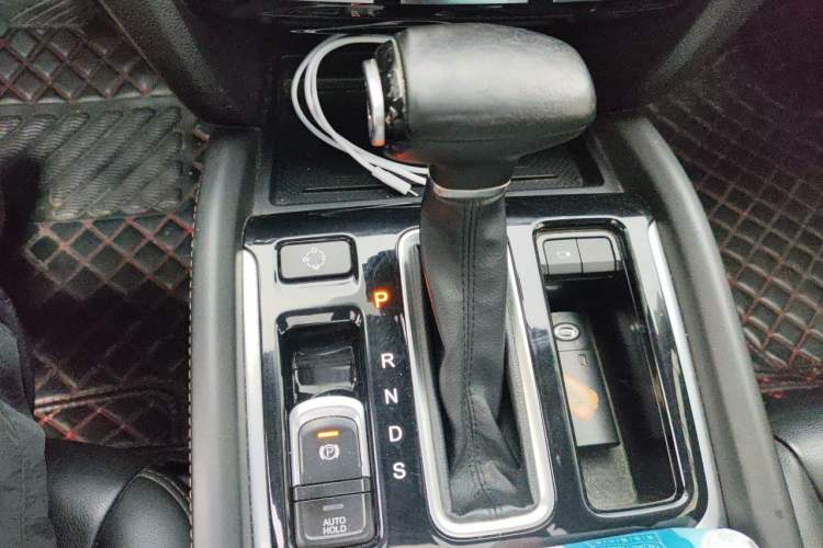 Used GAC Trumpchi GS8 2017 320T Two-Wheel Drive Luxury Smart Connectivity Version (7 Seats) Gear Lever