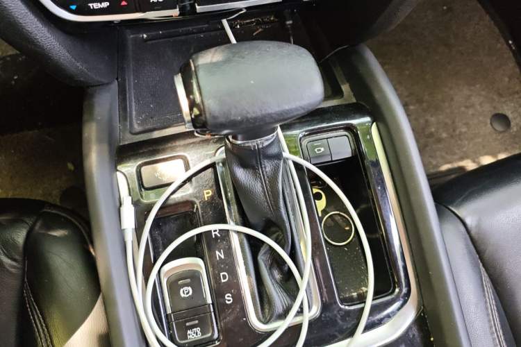 Used GAC Trumpchi GS8 2017 320T Two-Wheel Drive Luxury Smart Connectivity Version (7 Seats) Gear Lever