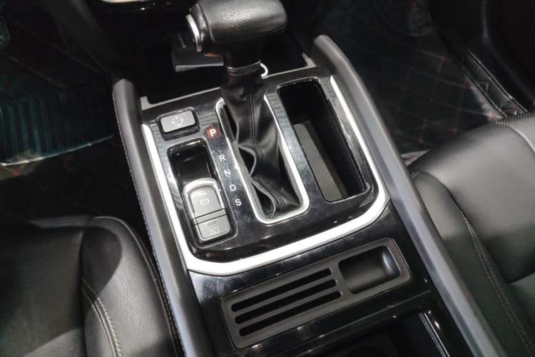 Used GAC Trumpchi GS8 2017 320T Two-Wheel Drive Luxury Edition (7 Seats) Gear Lever