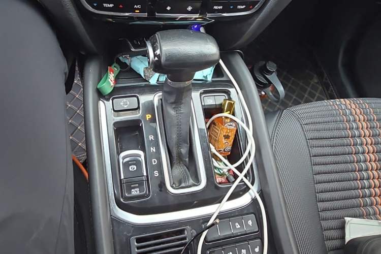 Used GAC Trumpchi GS8 2017 320T Two-Wheel Drive Luxury Smart Connectivity Version (7 Seats) Gear Lever