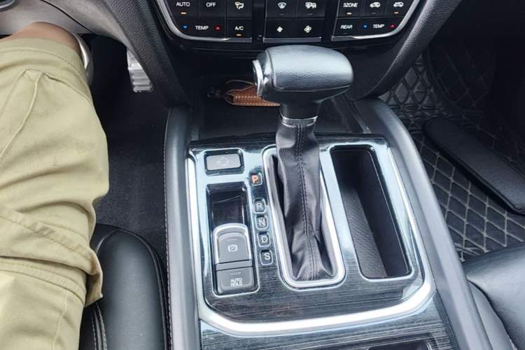 Used GAC Trumpchi GS8 2017 320T Two-Wheel Drive Luxury Edition (7 Seats) Gear Lever