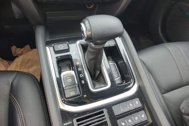 Used GAC Trumpchi GS8 2017 320T Two-Wheel Drive Luxury Smart Connectivity Version (7 Seats) Gear Lever