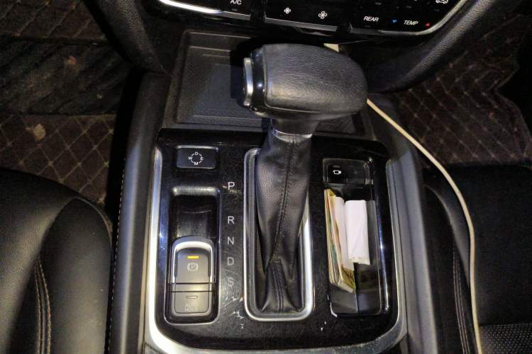 Used GAC Trumpchi GS8 2017 320T Two-Wheel Drive Luxury Smart Connectivity Version (7 Seats) Gear Lever