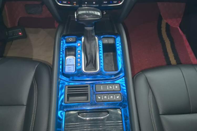 Used GAC Trumpchi GS8 2017 320T Two-Wheel Drive Luxury Smart Connectivity Version (7 Seats) Gear Lever