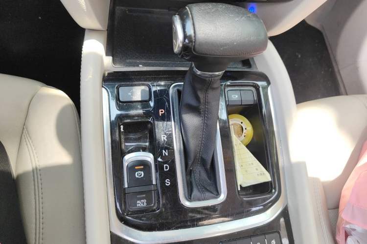 Used GAC Trumpchi GS8 2017 320T Two-Wheel Drive Luxury Smart Connectivity Version (7 Seats) Gear Lever