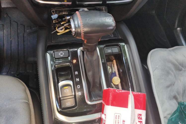 Used GAC Trumpchi GS8 2017 320T Two-Wheel Drive Luxury Smart Connectivity Version (7 Seats) Gear Lever