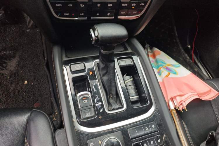 Used GAC Trumpchi GS8 2017 320T Four-Wheel Drive Luxury Smart Connectivity Version (7 Seats) Gear Lever