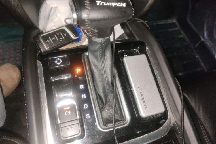 Used GAC Trumpchi GS8 2017 320T Two-Wheel Drive Luxury Smart Connectivity Version (7 Seats) Gear Lever