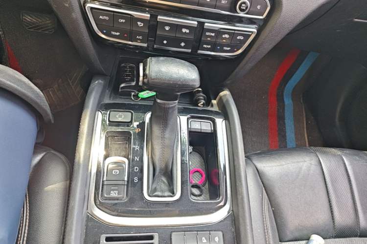 Used GAC Trumpchi GS8 2017 320T Two-Wheel Drive Luxury Smart Connectivity Version (7 Seats) Gear Lever