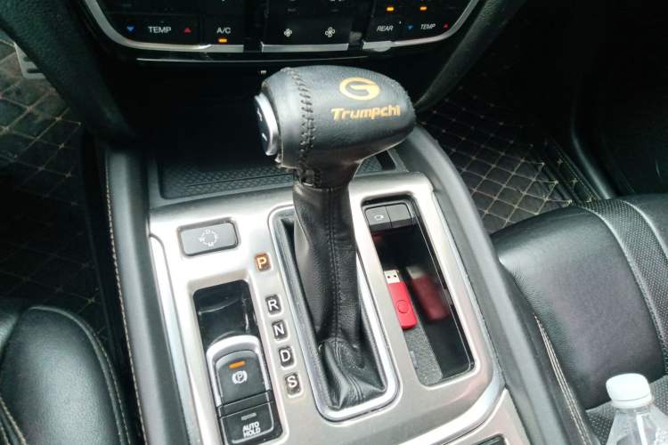Used GAC Trumpchi GS8 2017 320T Two-Wheel Drive Luxury Smart Connectivity Version (7 Seats) Gear Lever